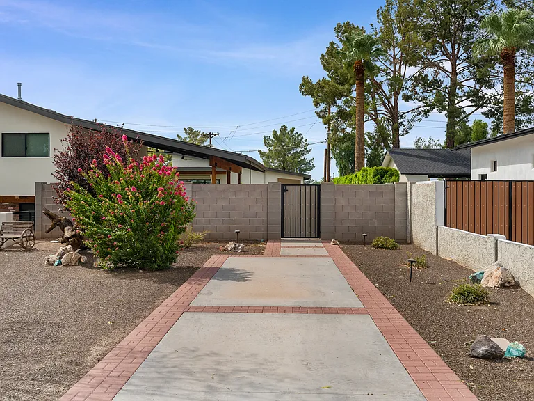 8561 E Hazelwood St — Photo 42