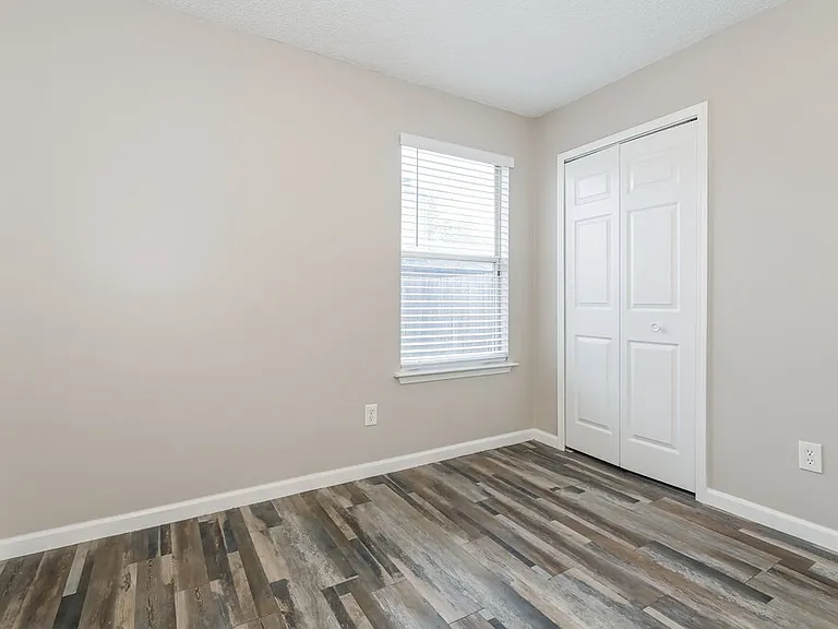 1225 Peabody Dr E — Photo 13