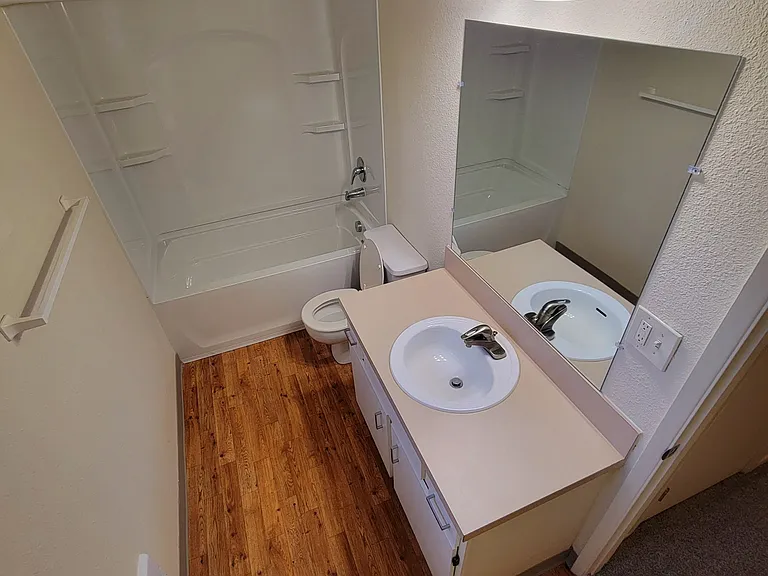 Knoll West Apartments — Photo 35
