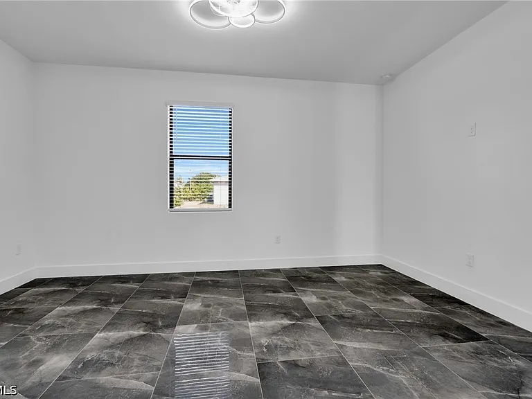111 Harry Ave S #109 — Photo 27