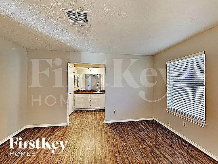 6803 Stiller Dr — Photo 9