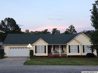 105 Cambridge Ln, Rainbow City, AL 35906