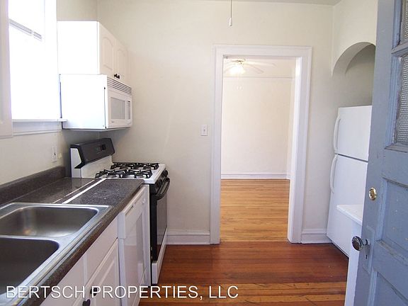 4th image of 3645 N Greenview Ave APT 2C