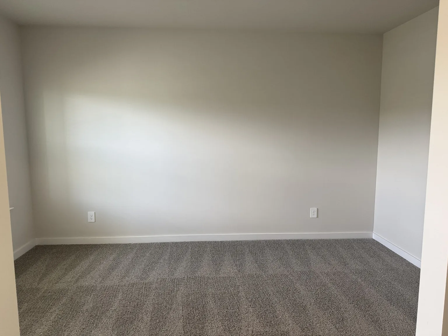 4 bed, 2.5 bath, 2491 sqft, $2,850 — Photo 3