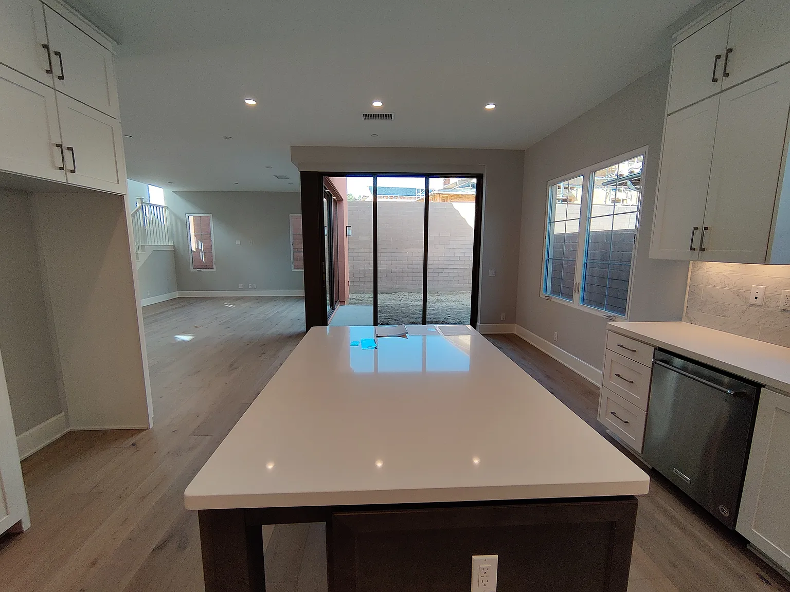 4 bed, 2382 sqft, $6,200 — Photo 3