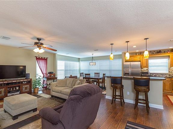 2nd image of 205 Buttonwood Cir #205
