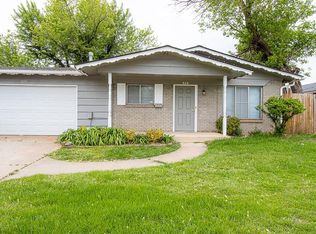 929 NW 27th St, Moore, OK 73160