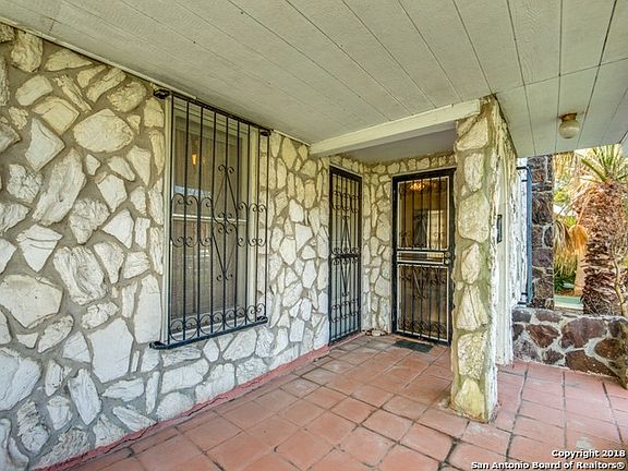 4th image of 1938 W Summit Ave