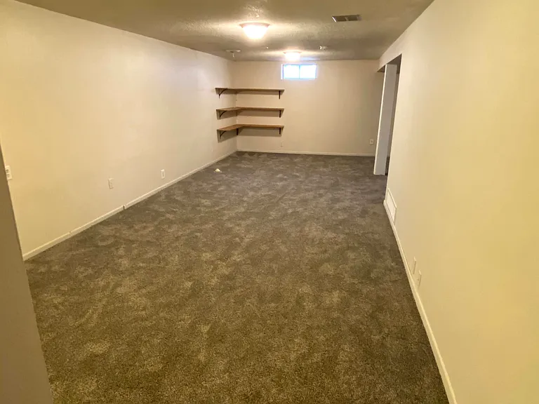 206 NE Sherman Dr — Photo 3