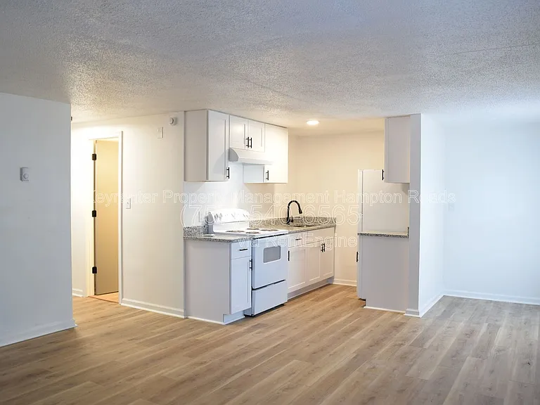 6249 Alexander St #E — Photo 3