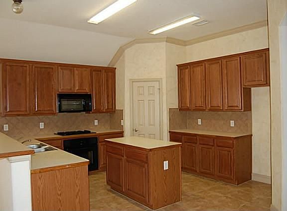 3rd image of 4609 Whitehall Ct