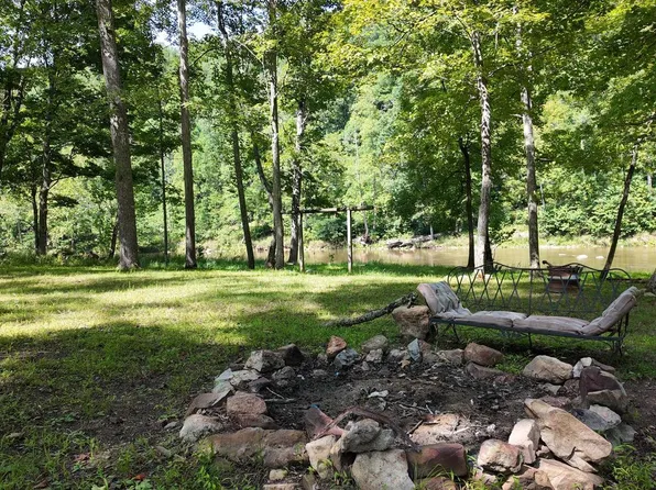 121 Limestone Pond Ln, Great Cacapon, WV 25422