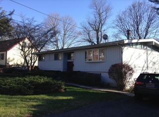 5 Rita Ln, White Plains, NY 10607