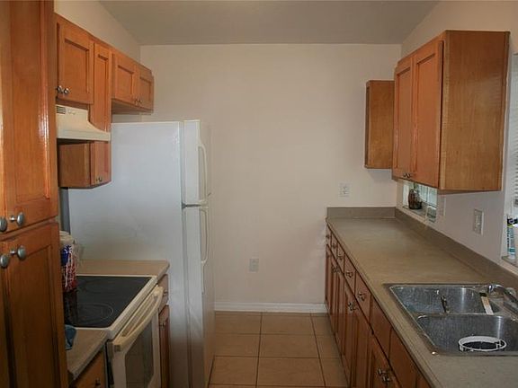 4th image of 6021 Dahlia Dr