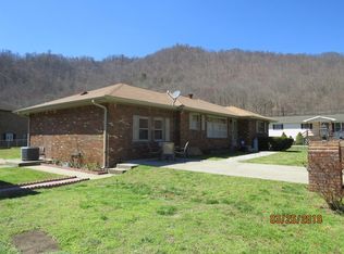 121 Walnut St, Evarts, KY 40828