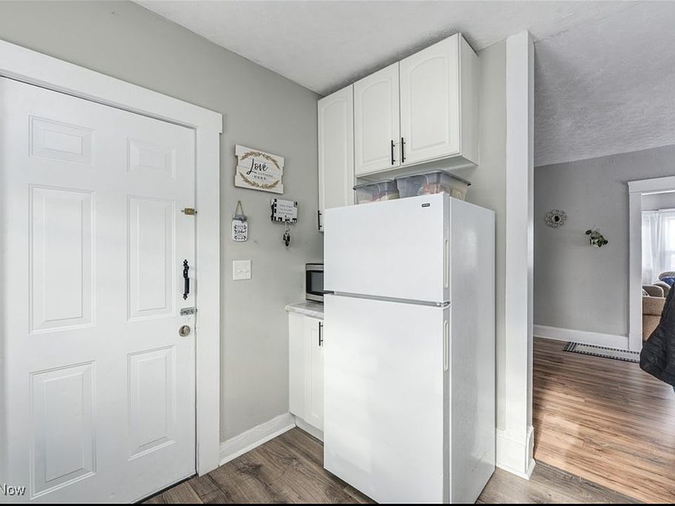 1st image of 3901 Denison Ave #2