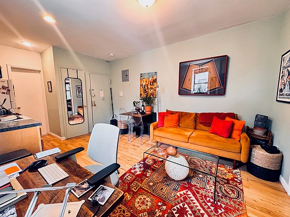 4th image of 306 E 6th St APT 10