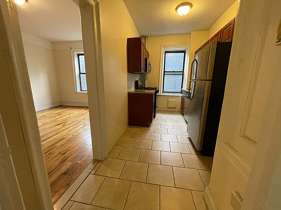 2nd image of 325 Fairmount Ave #25E