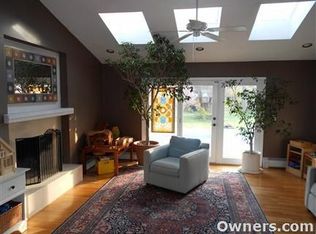 8 Sleepy Hollow Ln, Warren, NJ 07059