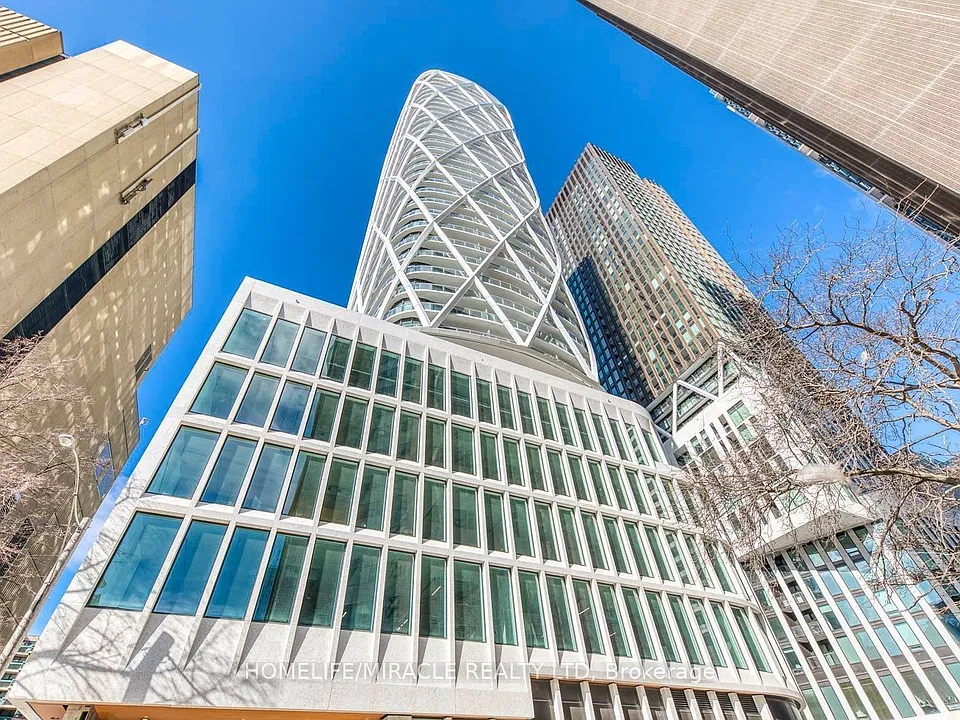 230 Simcoe St #2421