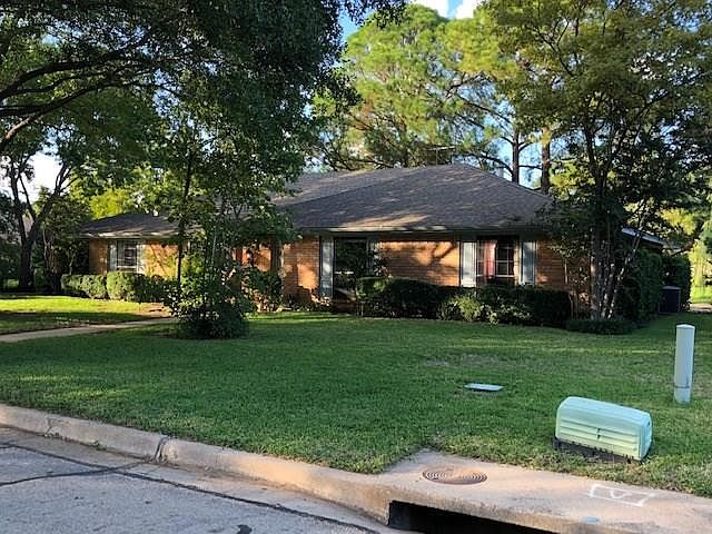 1st image of 2805 Westwood Dr
