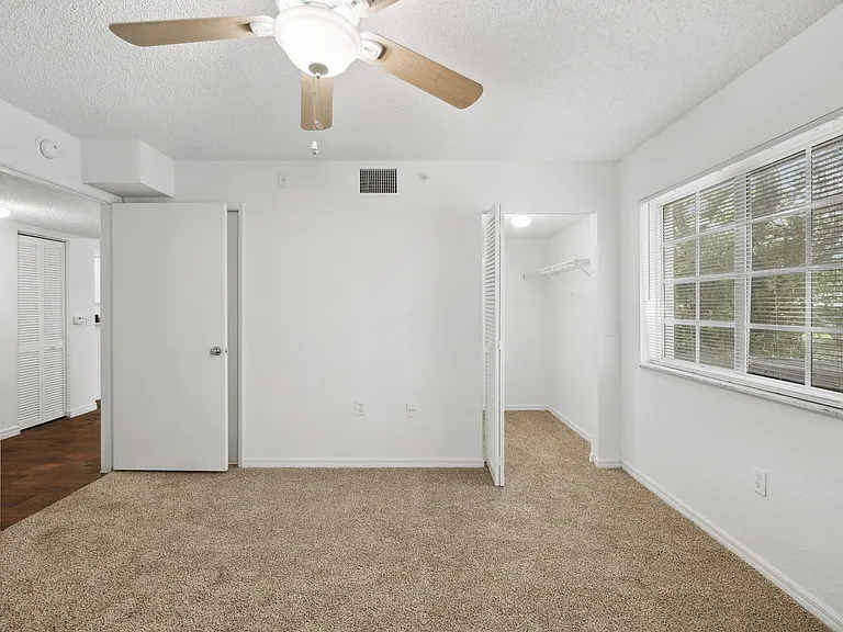 Venice Cove Apartments — Photo 20