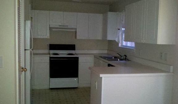 3rd image of 225 Coral Cir
