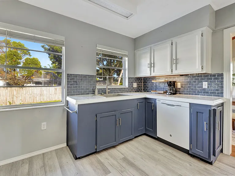 3866 Allenwood St — Photo 29