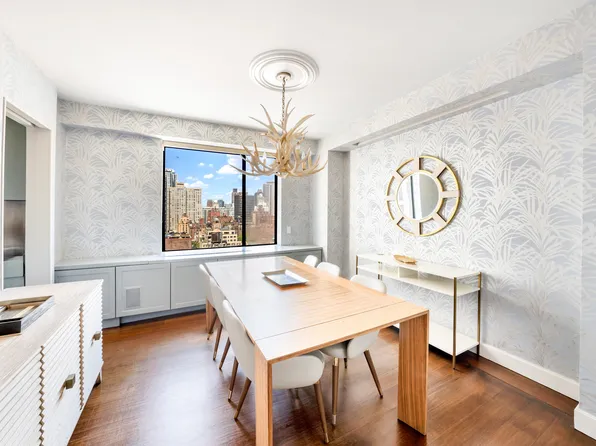 309 East 49th Street image 5 of 17