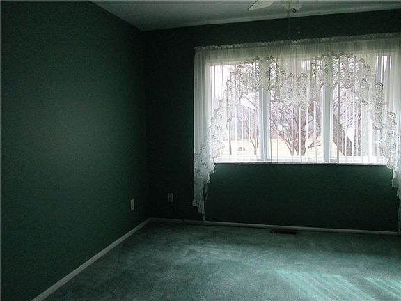 2nd image of 913 Windsor Dr