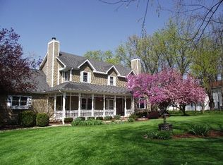 38W762 Glenview Dr, St Charles, IL 60175