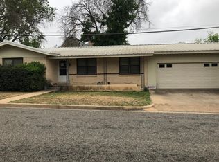 102 E Wallace St, Llano, TX 78643