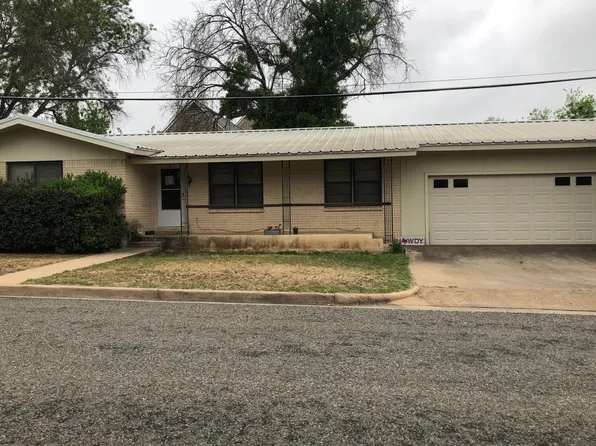 102 E Wallace St, Llano, TX 78643