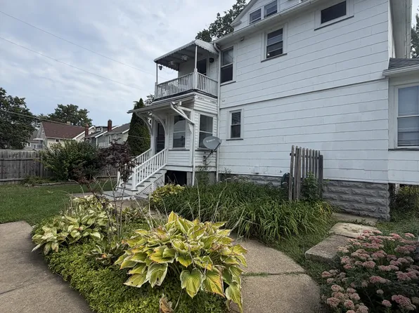 2160 Alger Rd, Lakewood, OH 44107