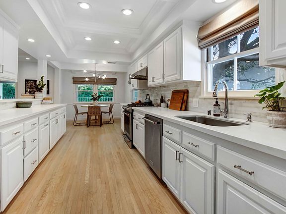 5th image of 4737 Santa Lucia Dr