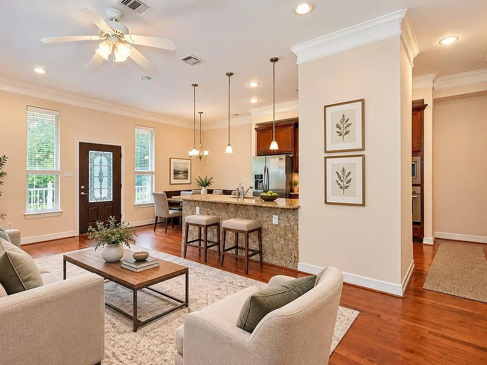 815 Garden Rose Ln