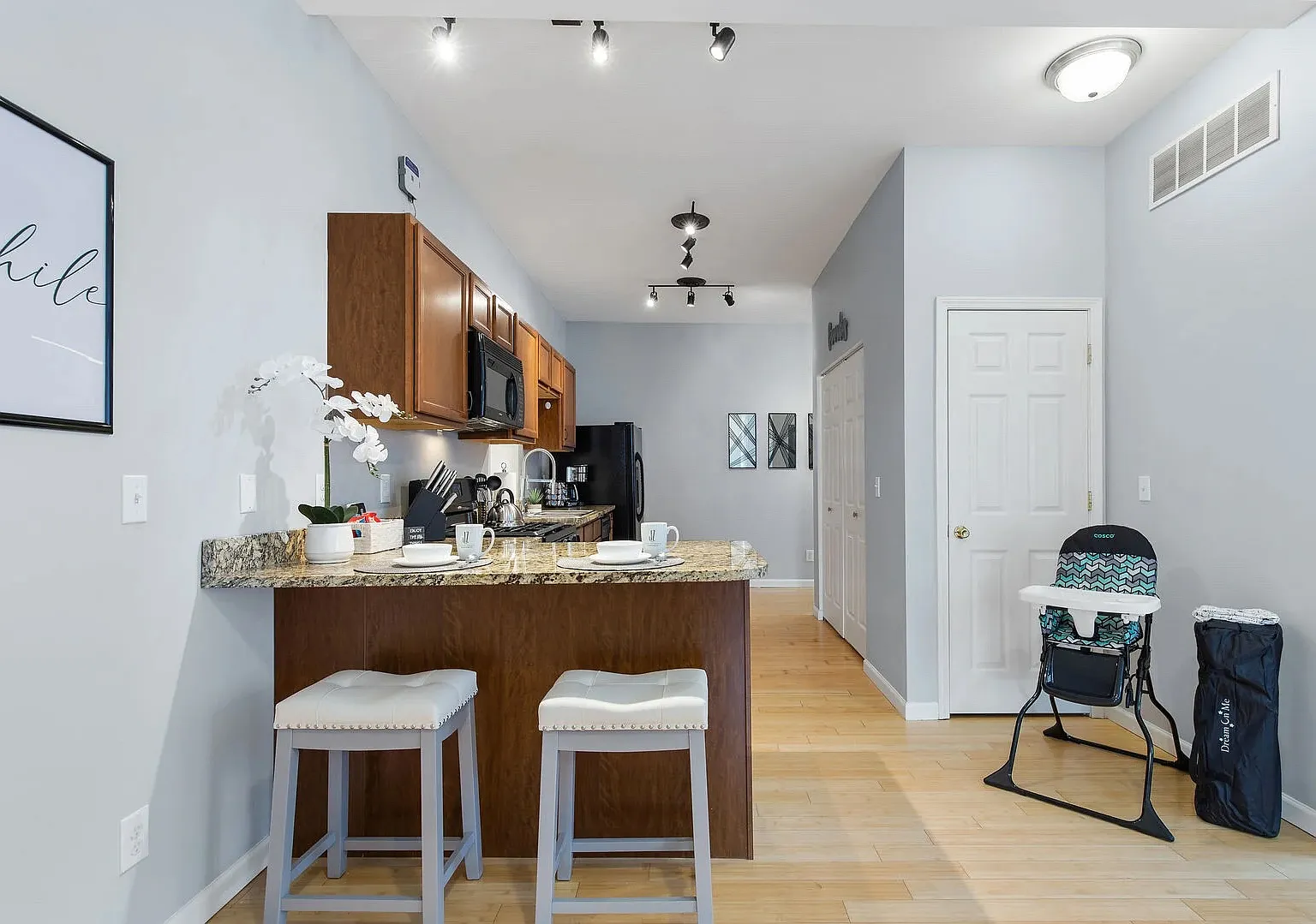 3 bed, 1600 sqft, $4,500 — Photo 4