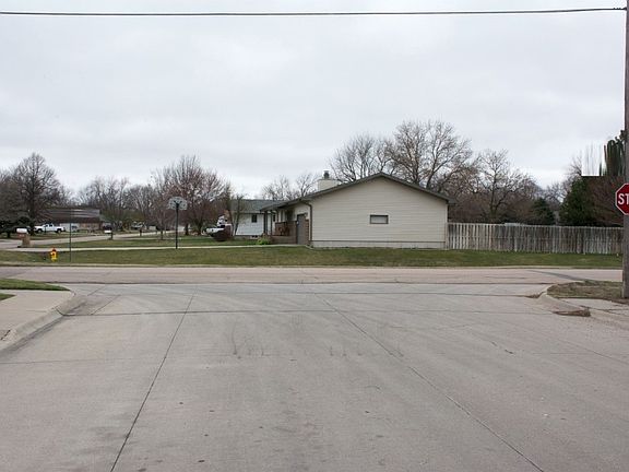 4th image of 4194 Norseman Ave