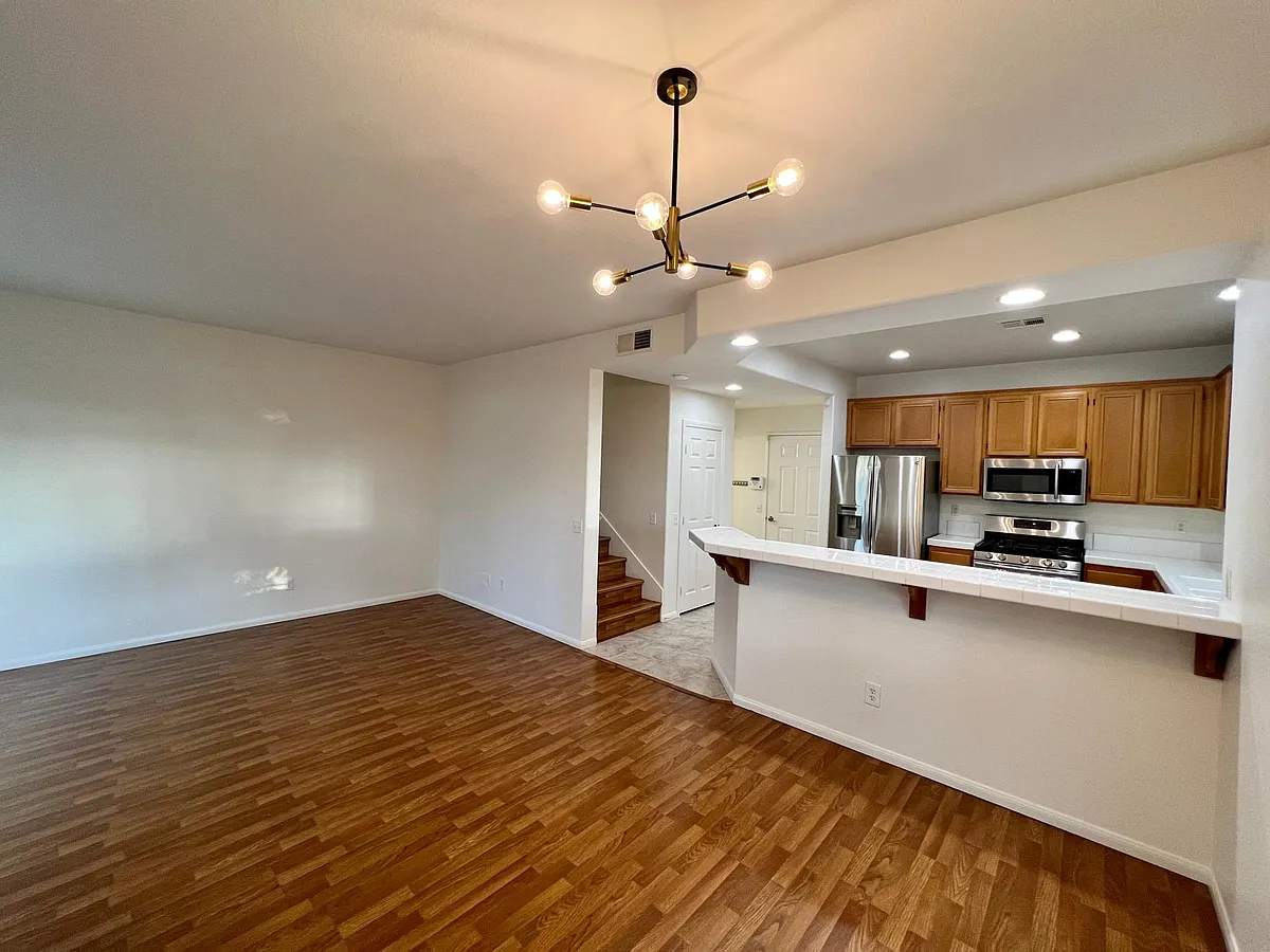 Building Photo - 1500 Circle Ranch Way #47