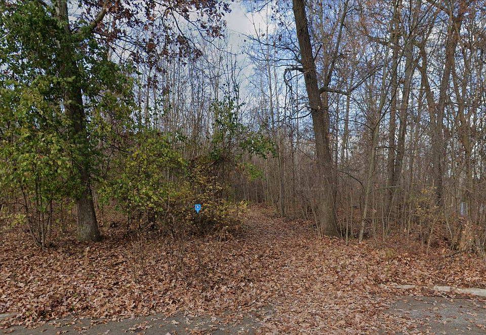 2nd image of 6014 Greenwich Ln