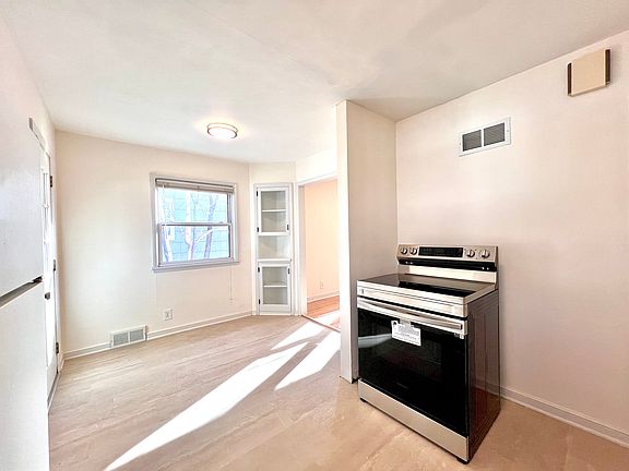 3rd image of 4011 Garfield Ave