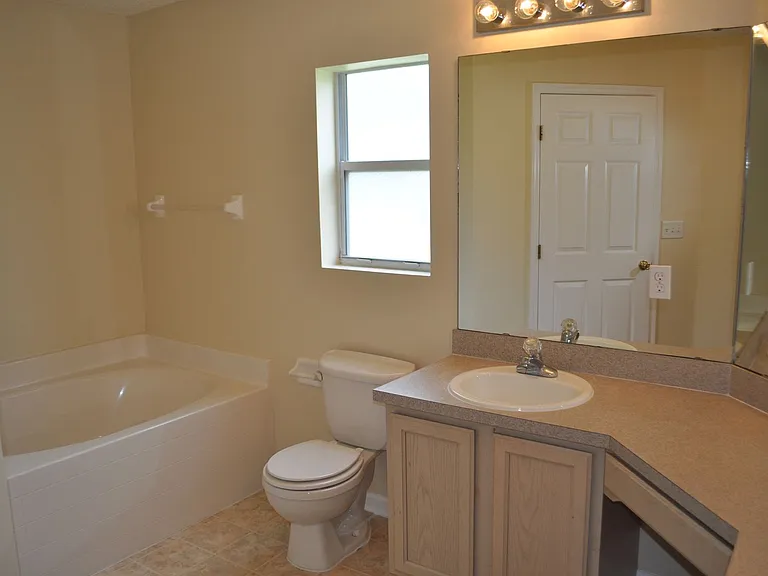 89 Berkshire Ln — Photo 23