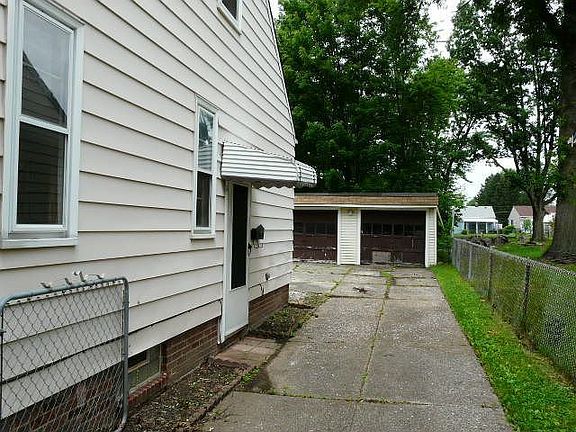 2nd image of 10860 Woodview Blvd