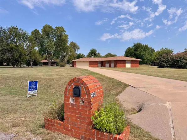 220 NW Ketch Creek Dr, Lawton, OK 73507