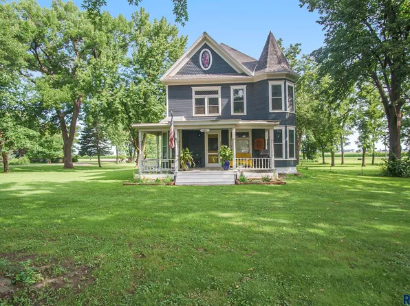 606 Illinois Ave, Hurley, SD 57036