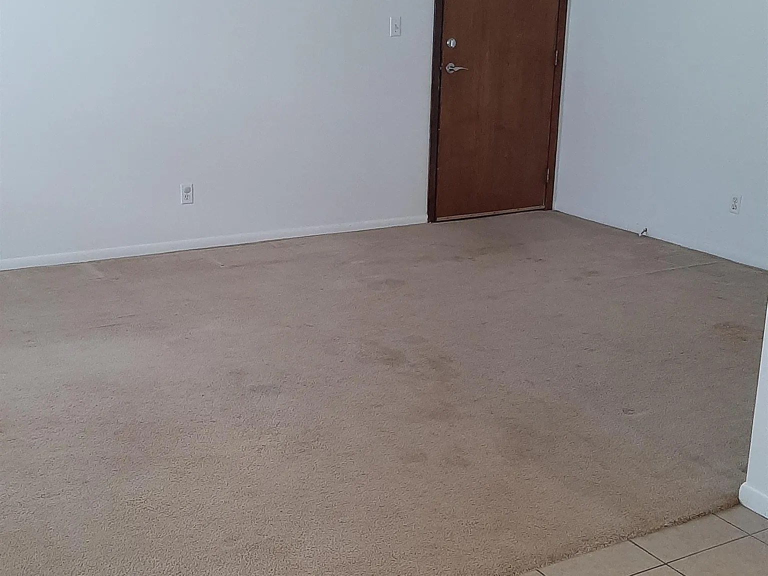 143 Lynnwood Manor - 1 — Photo 3