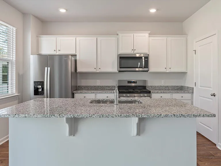 492 Lake Ridge Blvd — Photo 8