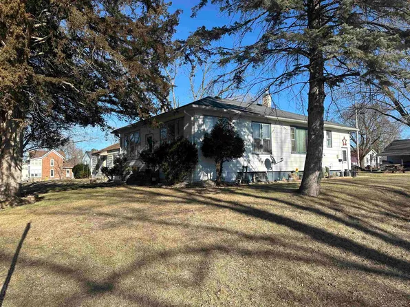 622 Poplar St, Savanna, IL 61074