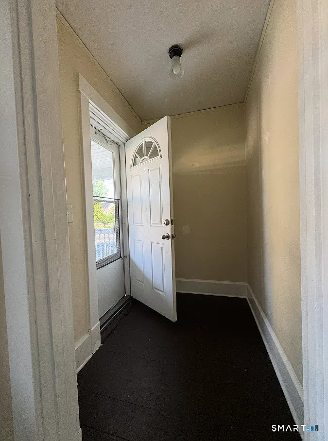 3 bed, 1.0 bath, 1223 sqft, $2,000 — Photo 3