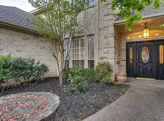 4th image of 612 Hawthorn Cir